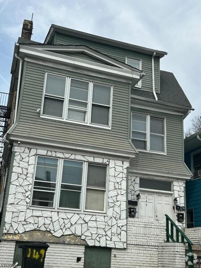 Building Photo - 149 Mapes Ave