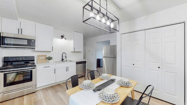 Kitchen & Dinning - Massillon Square Apartments