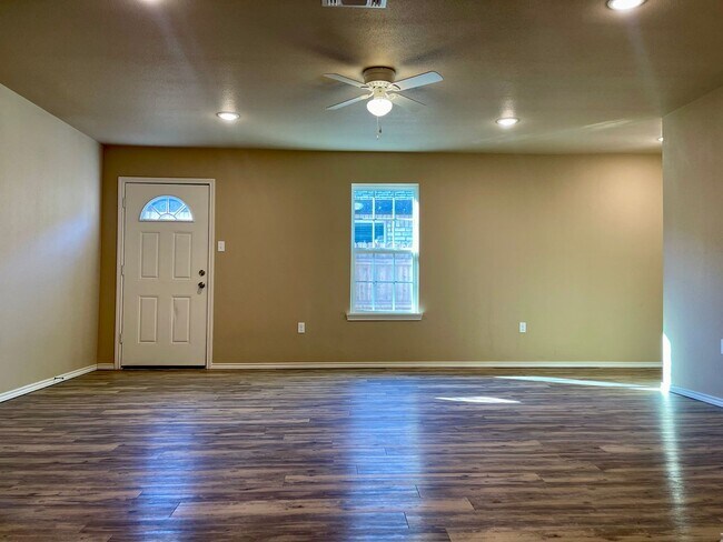 Building Photo - 1019 Preston Trails
