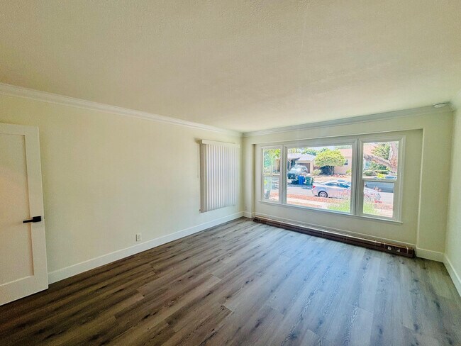 Foto del edificio - 6534 Balcom Ave