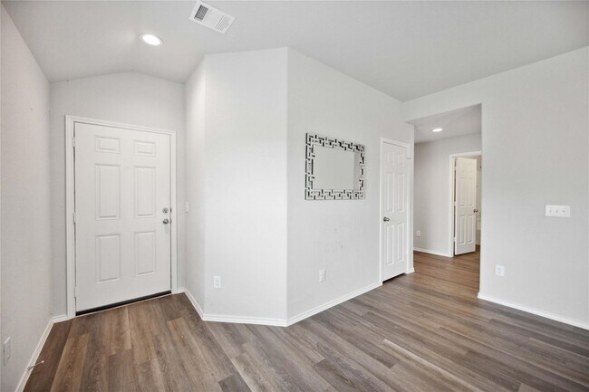 Foto del edificio - 7907 Hollow Root Ln