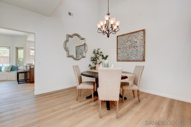 Foto del edificio - 721 Summersong Ln