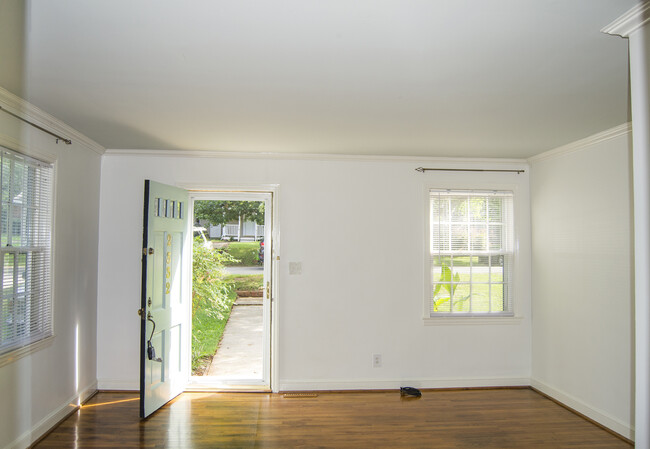 Front Living Room - 2332 Kingsbury Dr