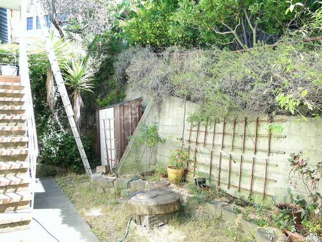 Foto del edificio - Sunny 2nd floor apt with a view near North...