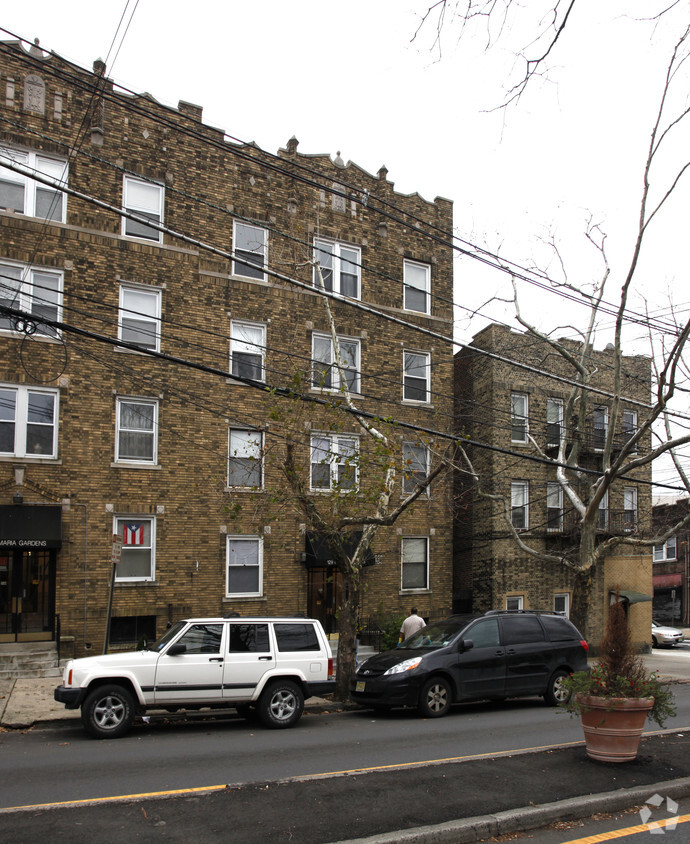 Primary Photo - 129 Carlton Ave