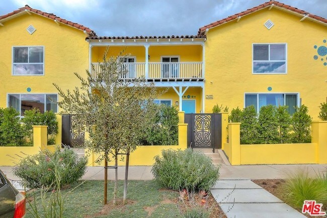 7453 Oakwood Ave Los Angeles Ca 90036 House For Rent In Primary Photo 7453 Oakwood Ave