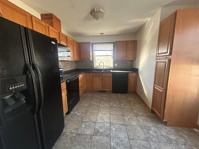 Foto del edificio - Spacious, corner lot 3-bedroom, 2-bath duplex in Iowa City