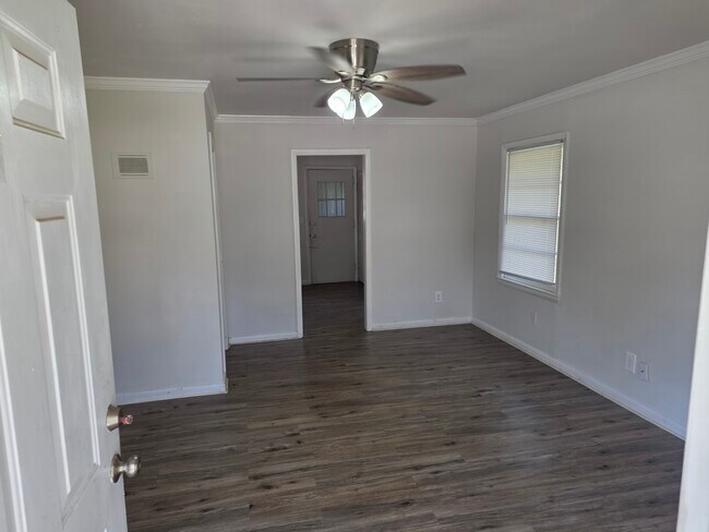 Building Photo - 108 8th St