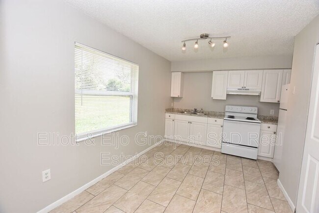 Building Photo - 3838 Deeson Rd