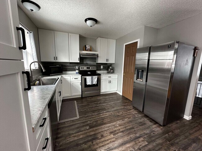 Foto del edificio - 3 Bedroom, 2 bath home for rent in Waynesville