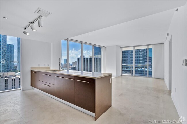 Building Photo - 475 Brickell Ave