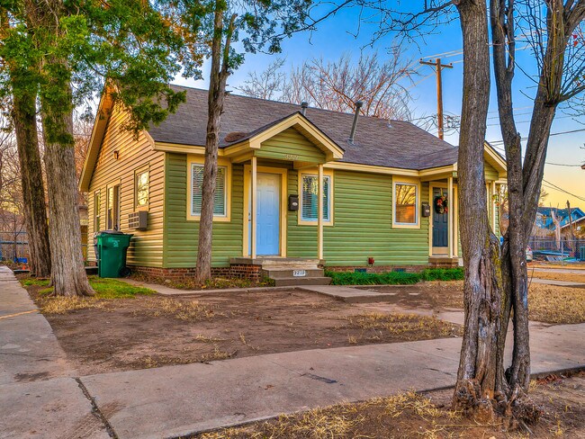 Building Photo - 3209 N Military Ave