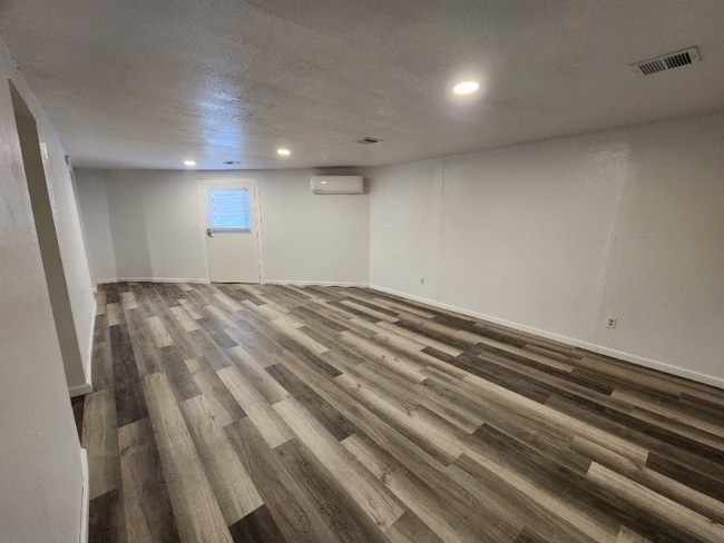 Building Photo - 200 S Inman St