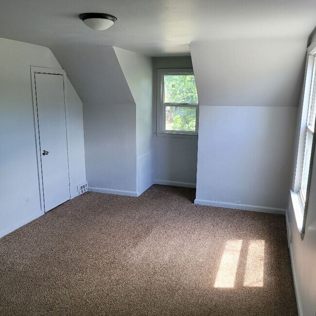 Foto del edificio - 5715 Woodhall- 3 BED & 1.5 BATH FOR RENT