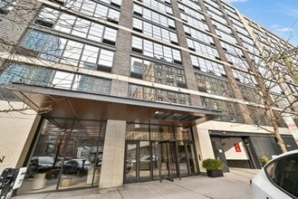 Building Photo - 160 1st St