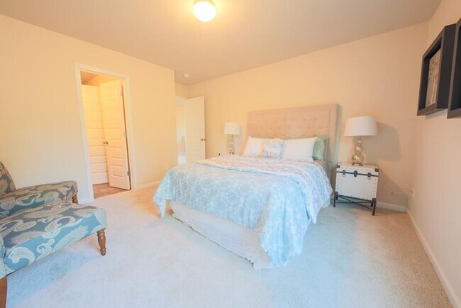 Foto del edificio - 5036 Vine Ln