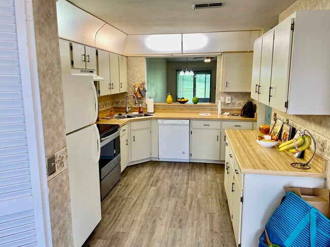 Foto del edificio - 220 Lemon Tree Ln