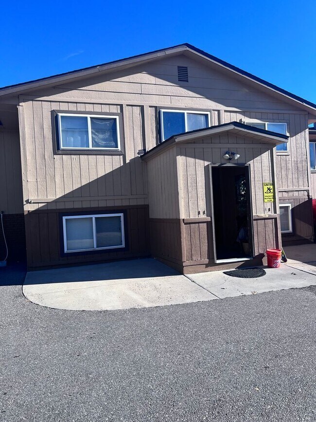 Building Photo - 127 W 45th St