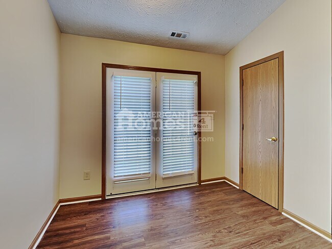 Building Photo - 1475 Butternut Circle