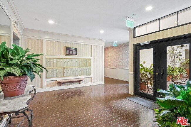 Foto del edificio - 621 S Barrington Ave