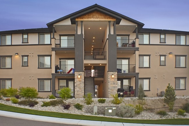 Elevación del edificio - Ruby Vista Apartments