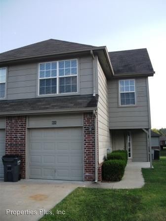 Primary Photo - 918-918 Pebble Brook