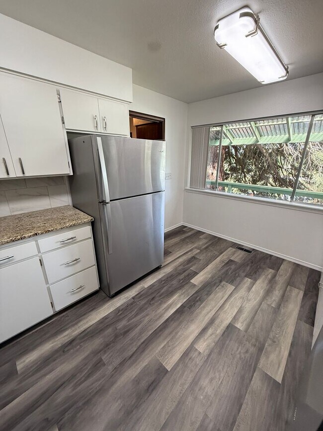 Foto del edificio - 3956 Orchard Heights Rd NW