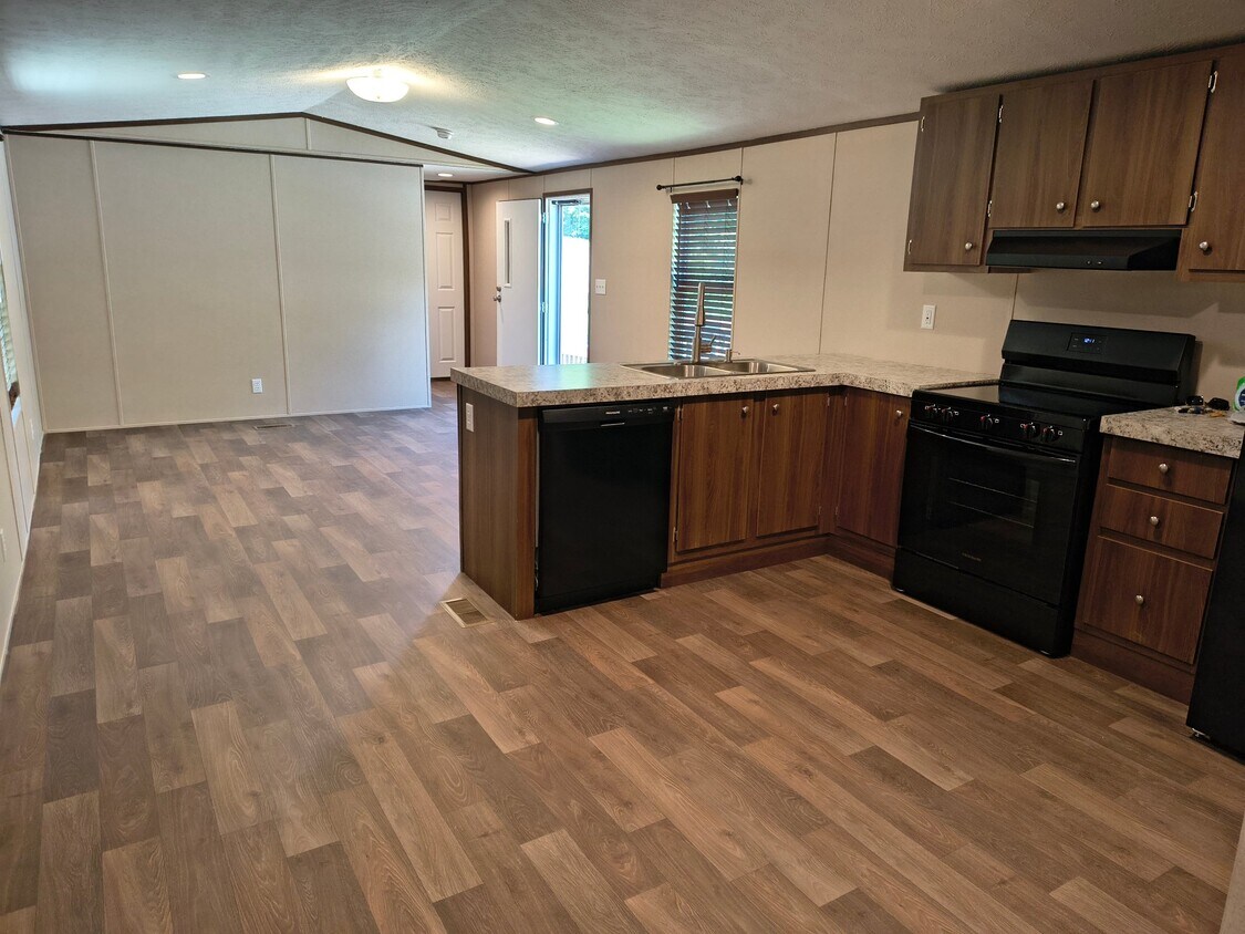Foto del edificio - 730 Case Cove Rd