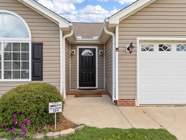 Building Photo - Charming Single-Level 3 BR, 2 BA Home with...