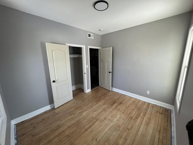 Building Photo - 1143 15th Ave SE