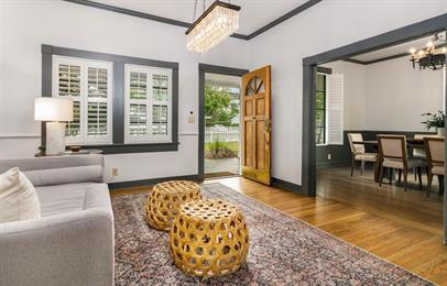 Foto del edificio - Cozy 3-Bedroom Retreat with Spacious Livin...