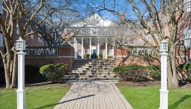 Building Photo - 1412 Hinman Ave