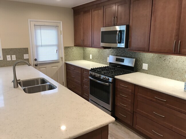 Foto del edificio - Beautiful single family home in desirable neighborhood!