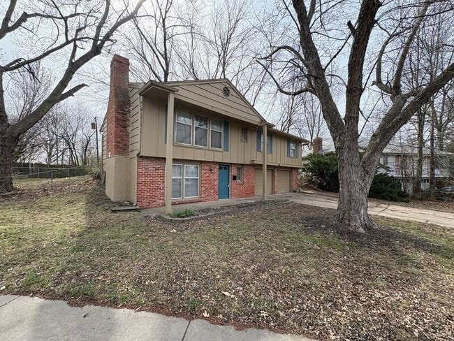 Building Photo - 7415 Willow Ave