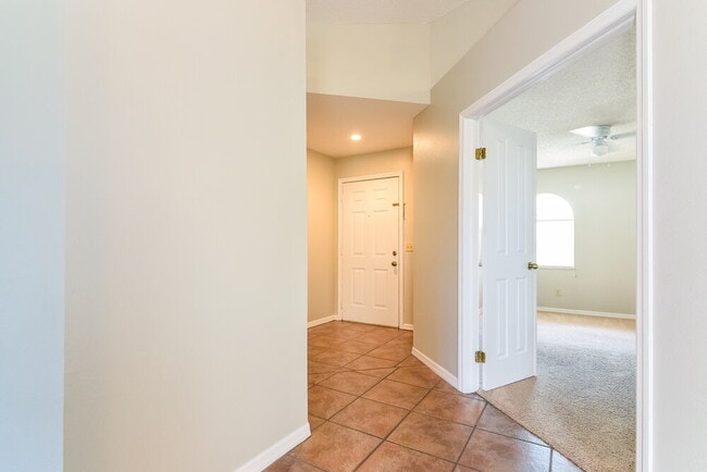 Building Photo - 704 Sand Ridge Dr