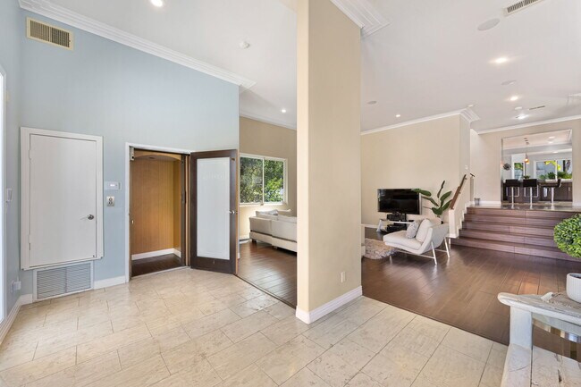 Building Photo - 15316 Del Gado Dr