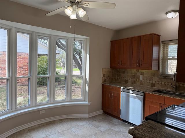 Building Photo - 1612 Villanova Dr