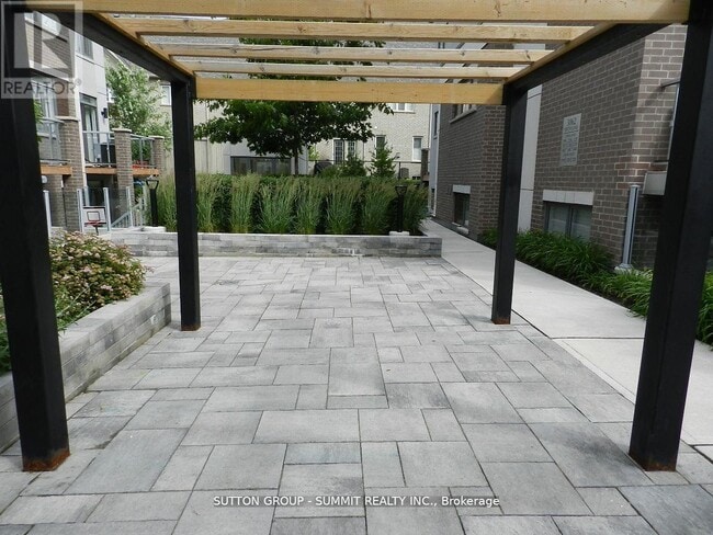 Photo du bâtiment - 3066-3066 Sixth Line