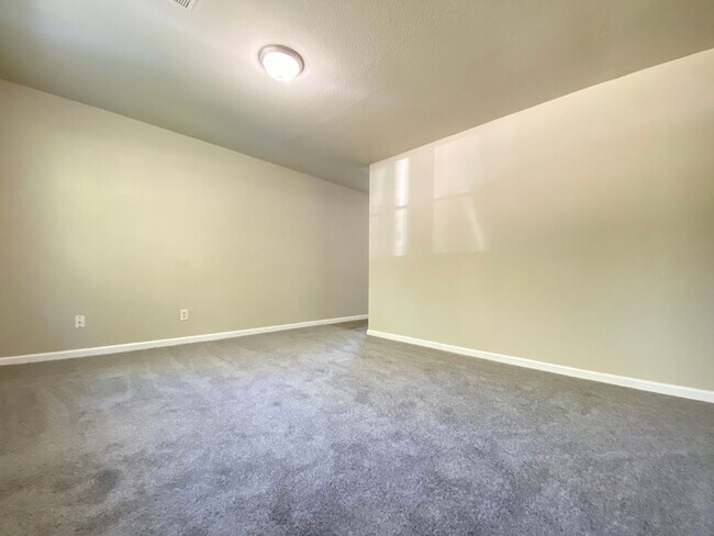 Foto del edificio - 3 Bedroom Home in Gary