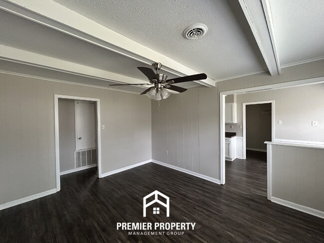 Foto del edificio - Charming 3BR/2BA in Southaven | Hardwood Floors & Large Fenced Backyard