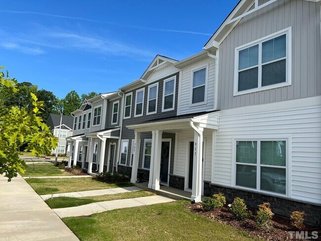 Foto del edificio - 913 Robbie Jackson Ln
