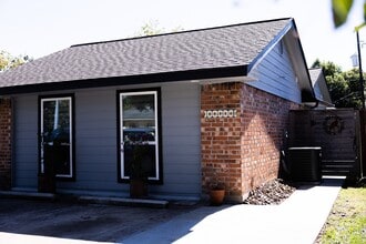 Building Photo - 10463 Alcott Dr