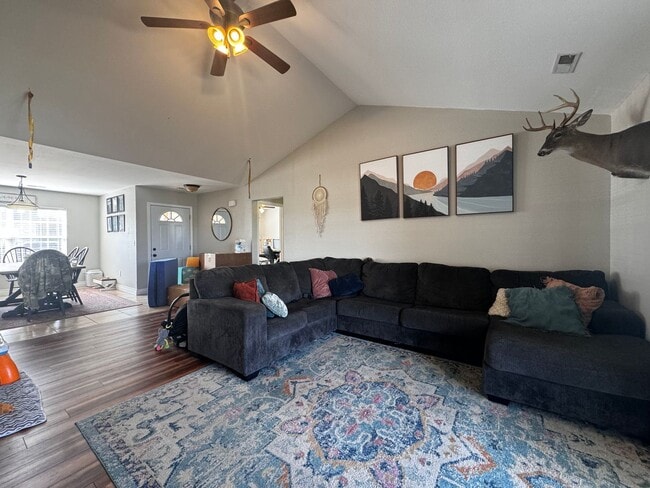 Building Photo - Charming 3-Bedroom Home Near Fort Leonard ...