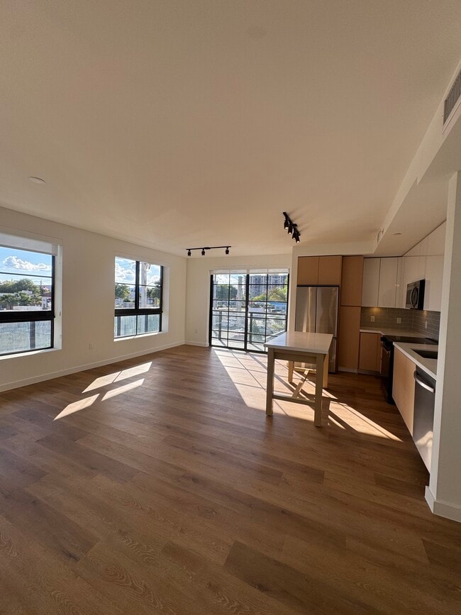 Foto del edificio - 1655 NW 124th St