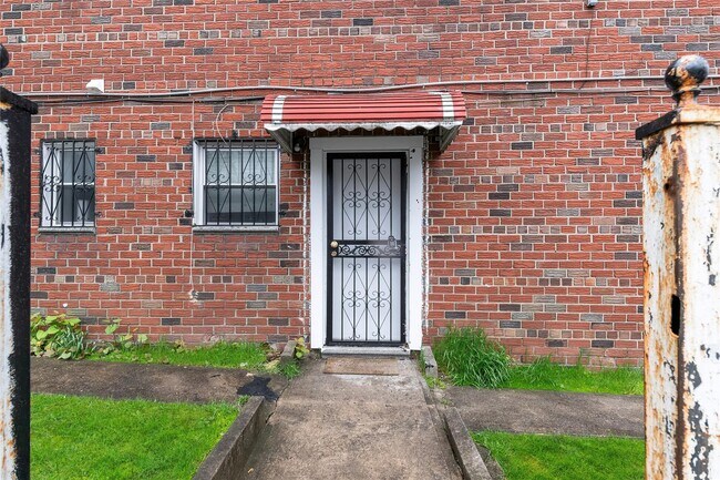 Foto del edificio - 4392 Carpenter Ave
