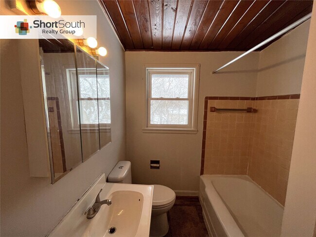 Building Photo - 917 Maybelle St NE