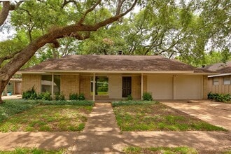 Building Photo - 8826 Robindell Dr