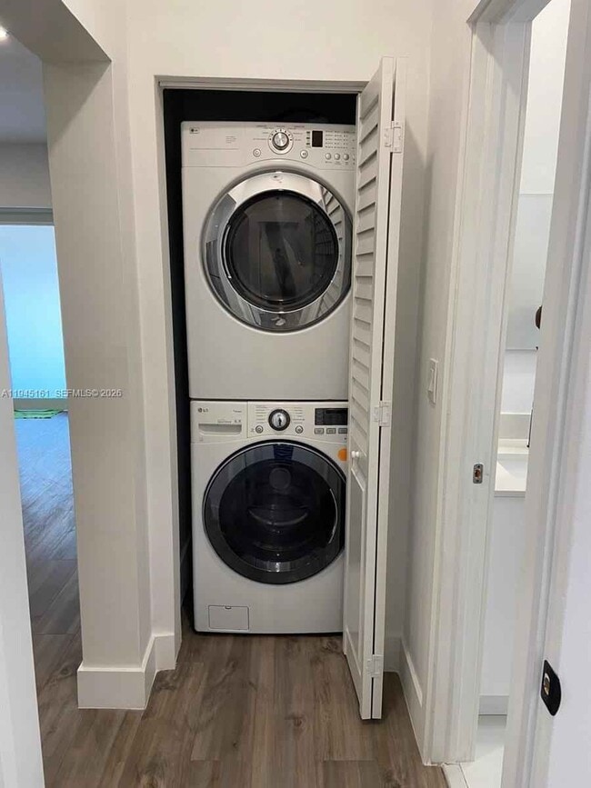 Building Photo - 7411 Carlyle Ave