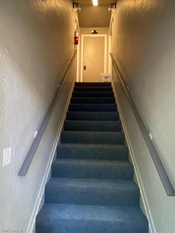 Foto del edificio - 3160 E Riverside Dr