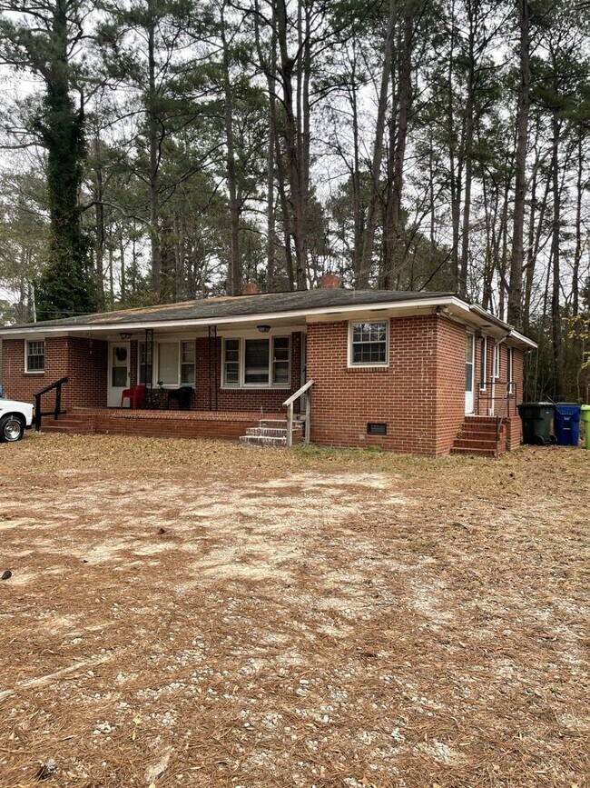 Building Photo - 2 bd 1 ba duplex